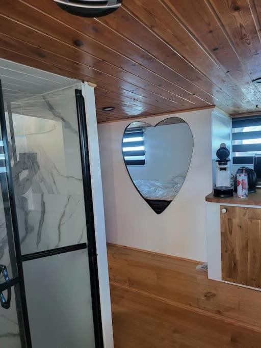 Calaidonia Boat House Hotel Кале Екстериор снимка