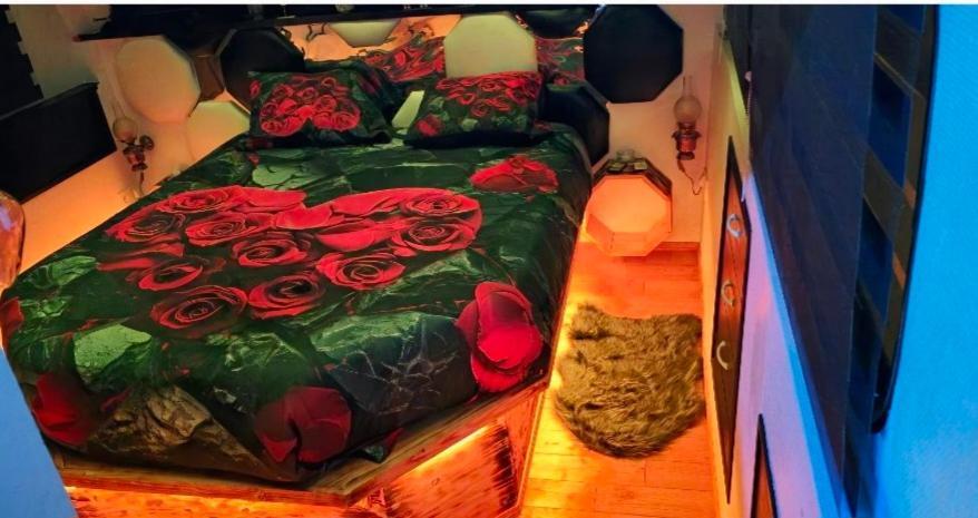 Calaidonia Boat House Hotel Кале Екстериор снимка