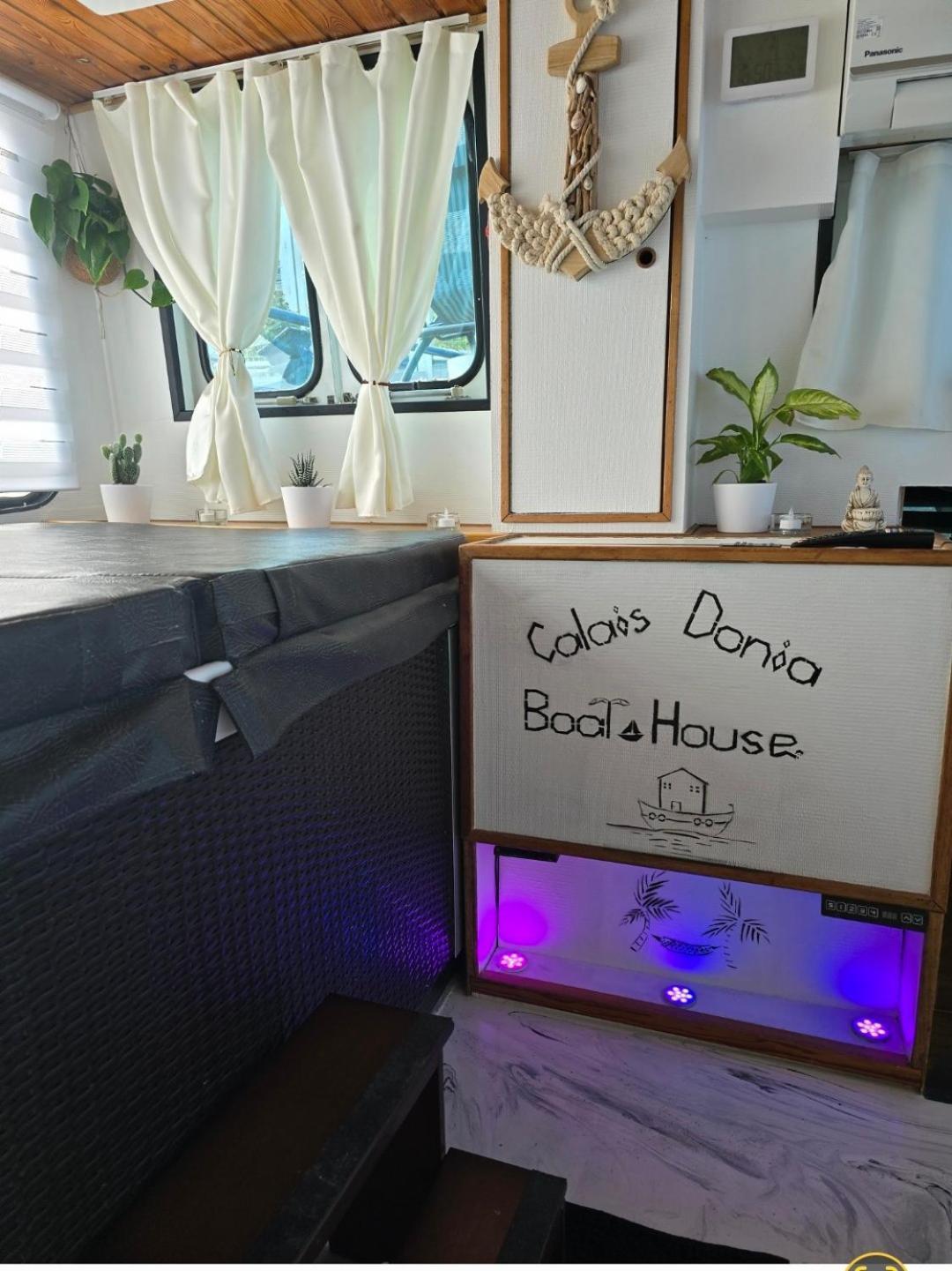 Calaidonia Boat House Hotel Кале Екстериор снимка